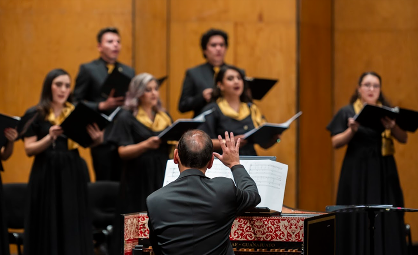 CORO DE LA UNIVERSIDAD DE GUANAJUATO ENALTECE LA TRADICIÓN CERVANTINA