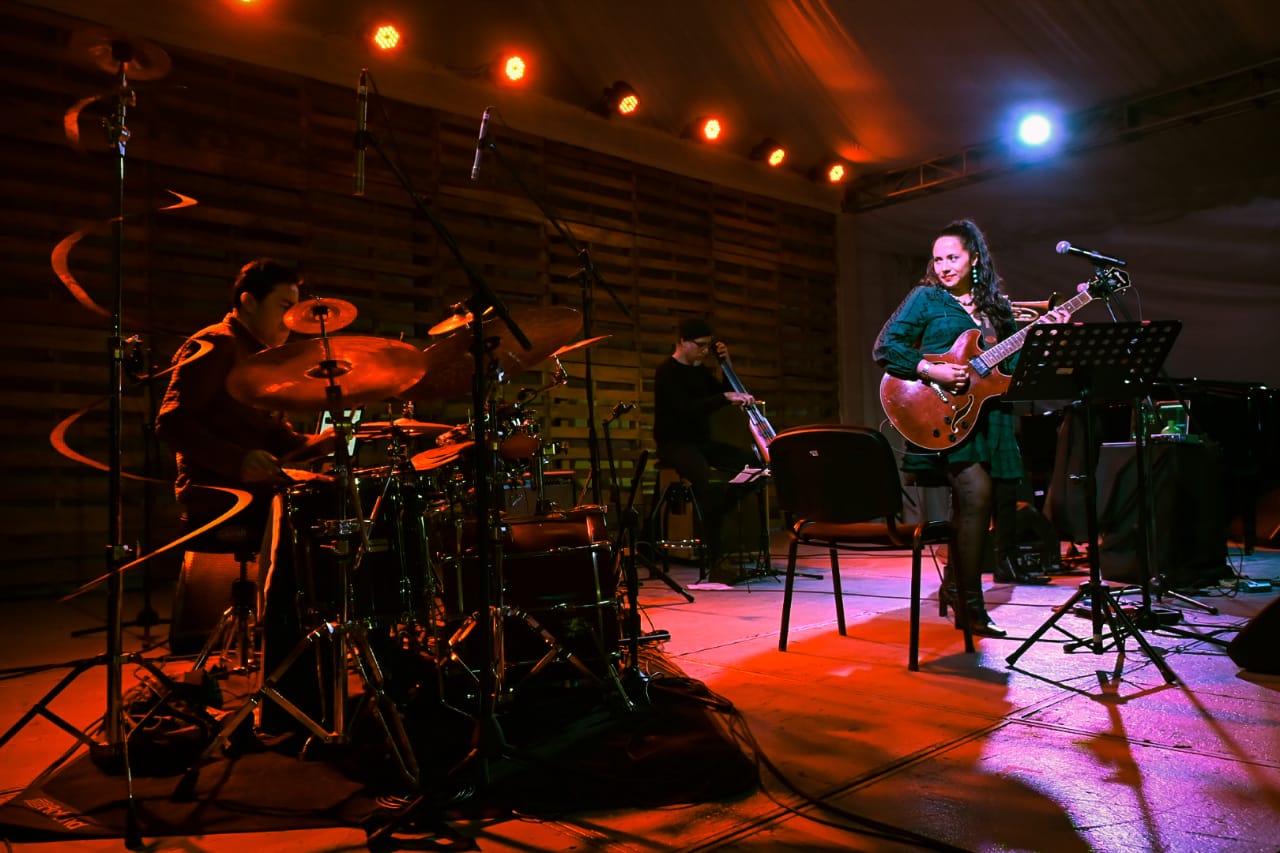 MITOLOGÍA Y MAROMAS MUSICALES DESPERTARON LA IMAGINACIÓN CERVANTINA